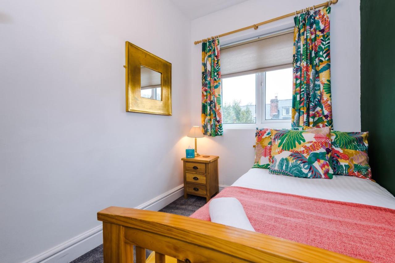Cosy House With Garden & Parking, Sheffield Villa Eksteriør bilde